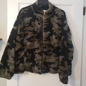 Plus size 3x Cropped Camo Fleece Jacket